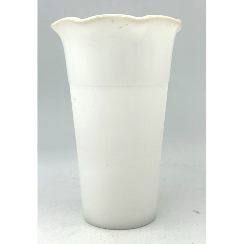 Hazel-Atlas White Milk Glass ribbed Vase with Scalloped Rim MCM vintage 6 3/4"